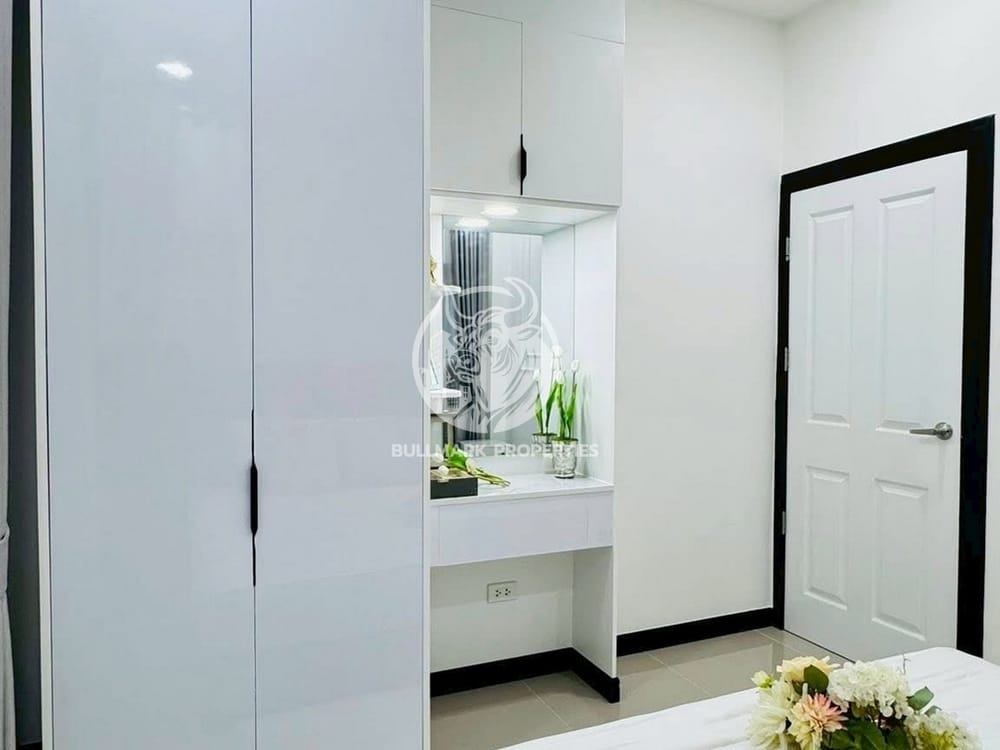 spacious-3-bedroom-house-with-city-view-in-nong-pla-lai-pattaya-for-sale-bmh2075