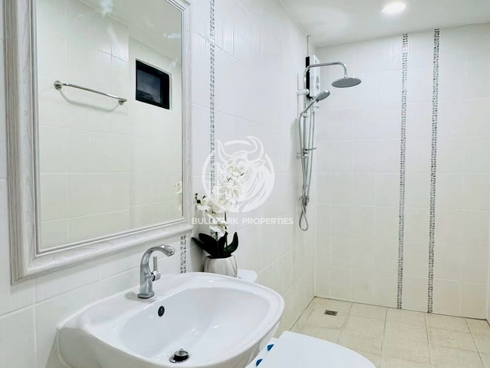 spacious-3-bedroom-house-with-city-view-in-nong-pla-lai-pattaya-for-sale-bmh2075