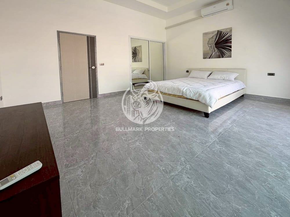 spacious-6-bedroom-pool-villa-for-sale-and-rent-in-pratumnak-pattaya-bmh2079