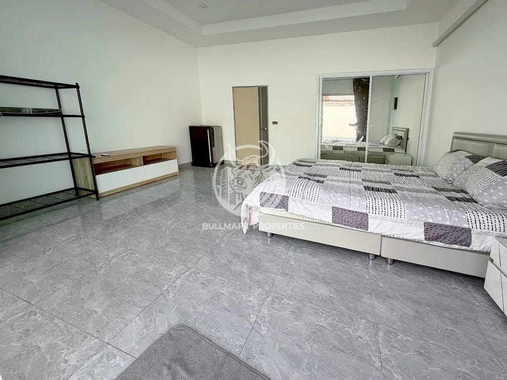 spacious-6-bedroom-pool-villa-for-sale-and-rent-in-pratumnak-pattaya-bmh2079