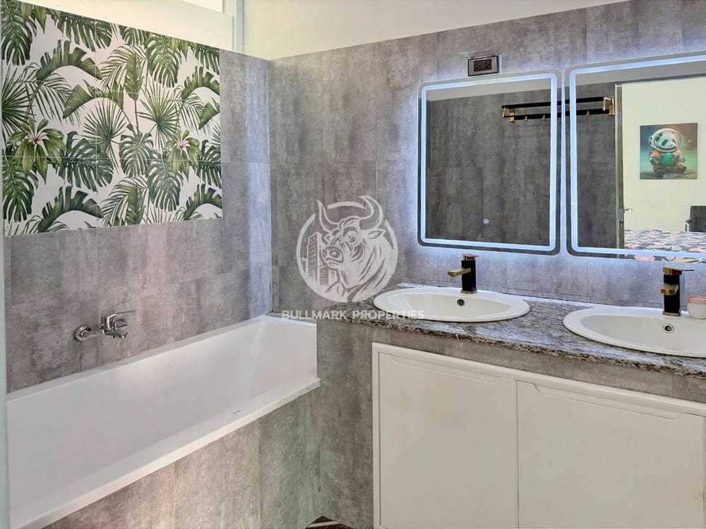 spacious-6-bedroom-pool-villa-for-sale-and-rent-in-pratumnak-pattaya-bmh2079