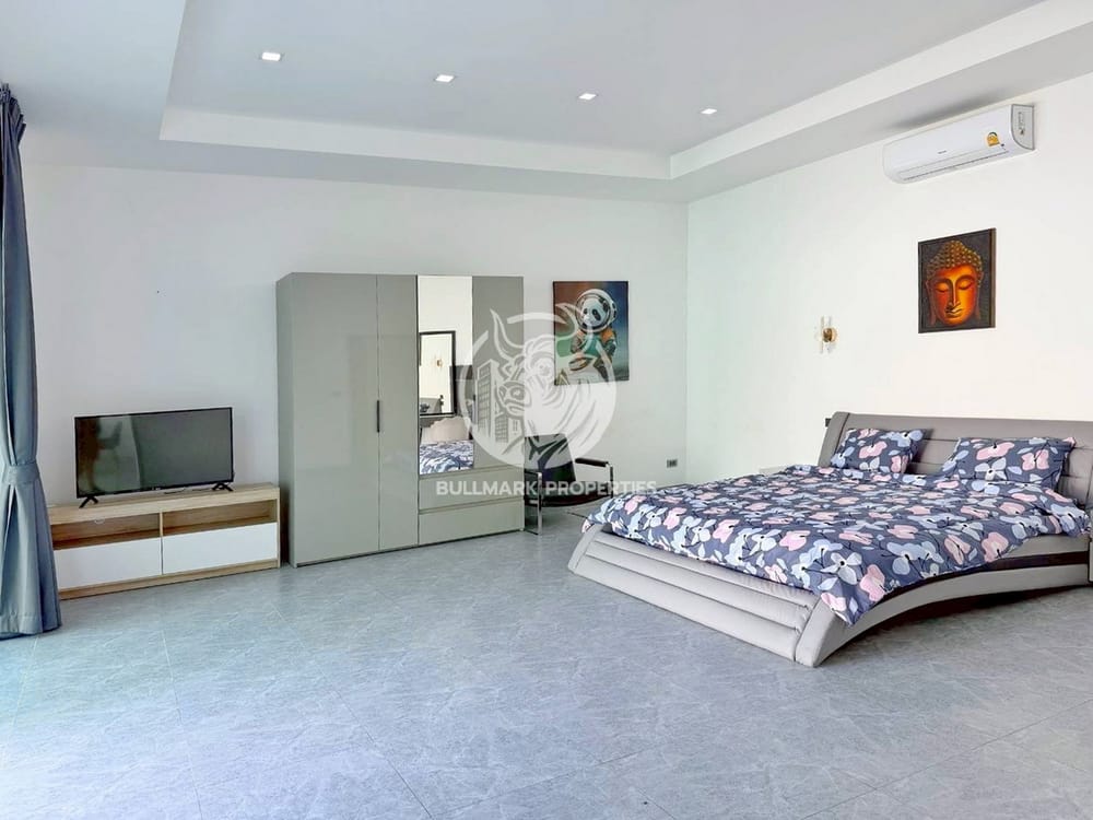 spacious-6-bedroom-pool-villa-for-sale-and-rent-in-pratumnak-pattaya-bmh2079