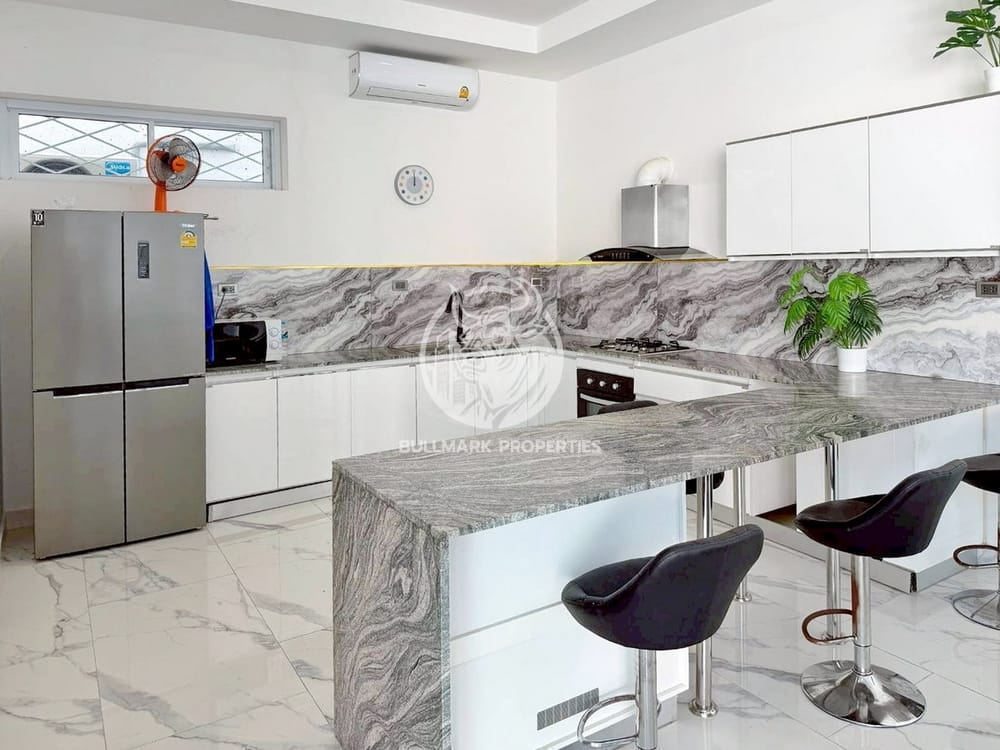 spacious-6-bedroom-pool-villa-for-sale-and-rent-in-pratumnak-pattaya-bmh2079