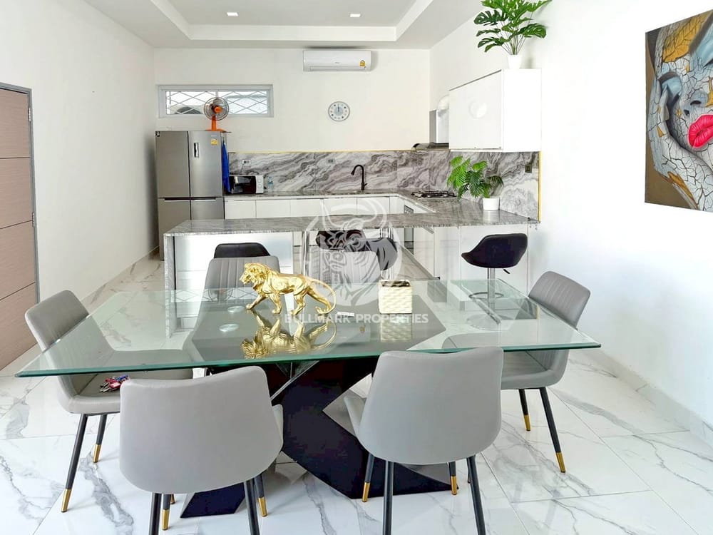 spacious-6-bedroom-pool-villa-for-sale-and-rent-in-pratumnak-pattaya-bmh2079