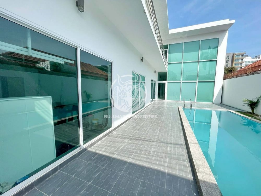 spacious-6-bedroom-pool-villa-for-sale-and-rent-in-pratumnak-pattaya-bmh2079