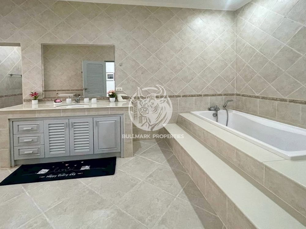 spacious-12-bedroom-pool-villa-for-sale-and-rent-in-pratumnak-pattaya-bmh2080