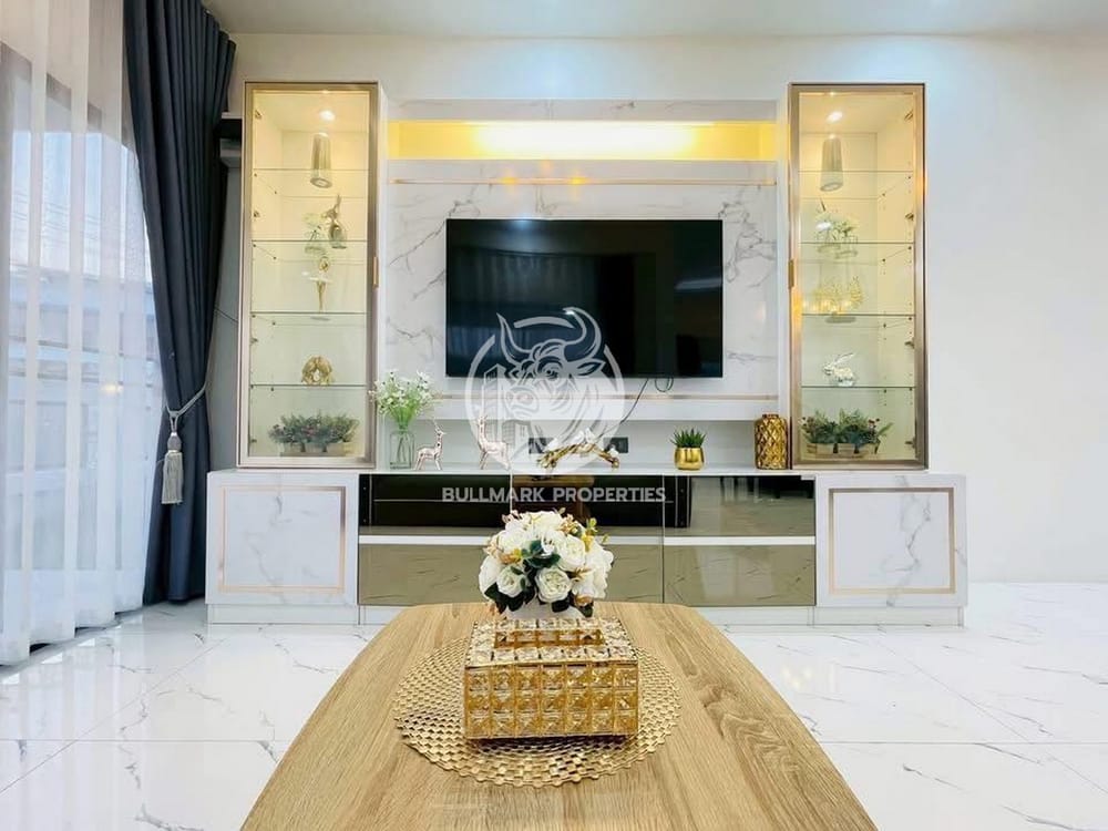 3-bedroom-house-with-city-view-in-east-pattaya-for-sale-bmh2099