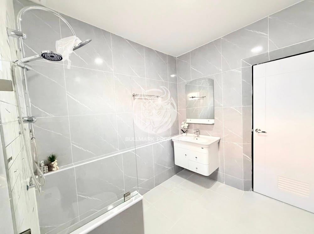 spacious-3-bedroom-house-with-city-view-in-na-kluea-pattaya-for-sale-bmh2101