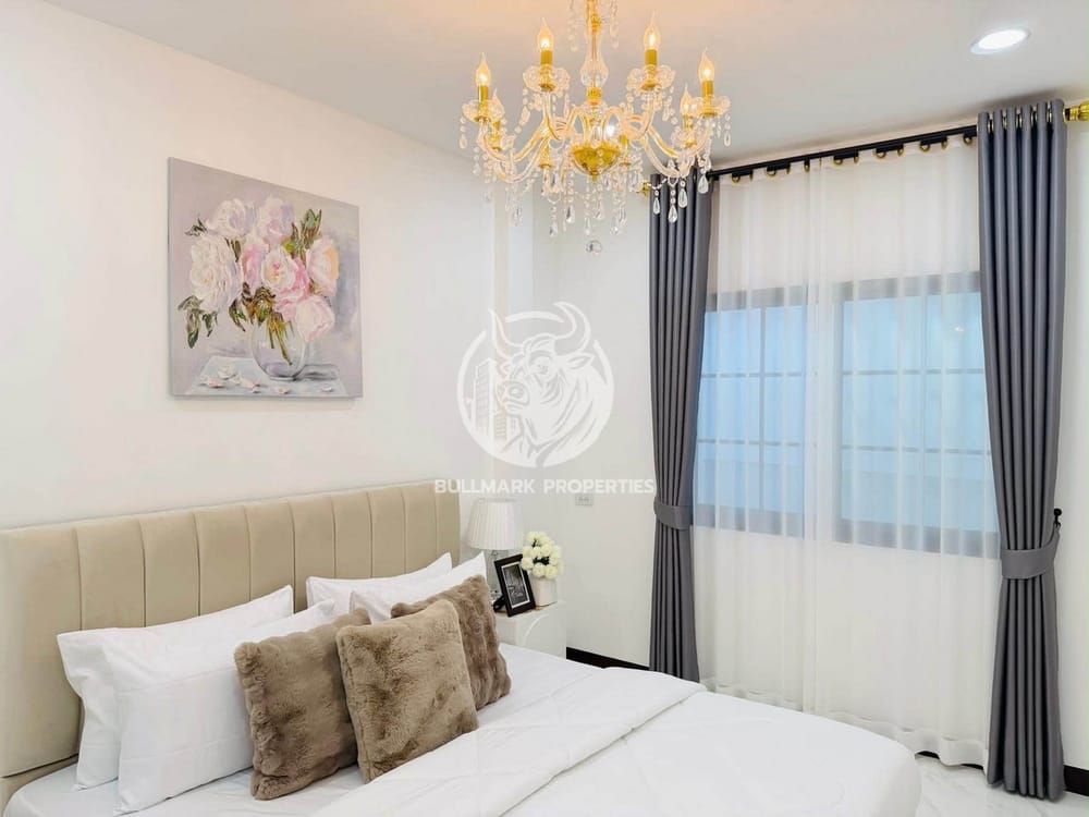 spacious-3-bedroom-house-in-ek-mongkhon-village-jomtien-pattaya-with-city-view-bmh2102