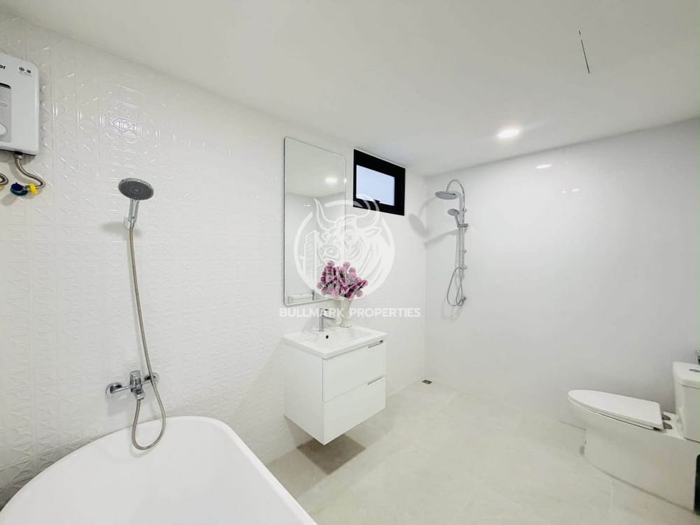 spacious-3-bedroom-house-in-ek-mongkhon-village-jomtien-pattaya-with-city-view-bmh2102