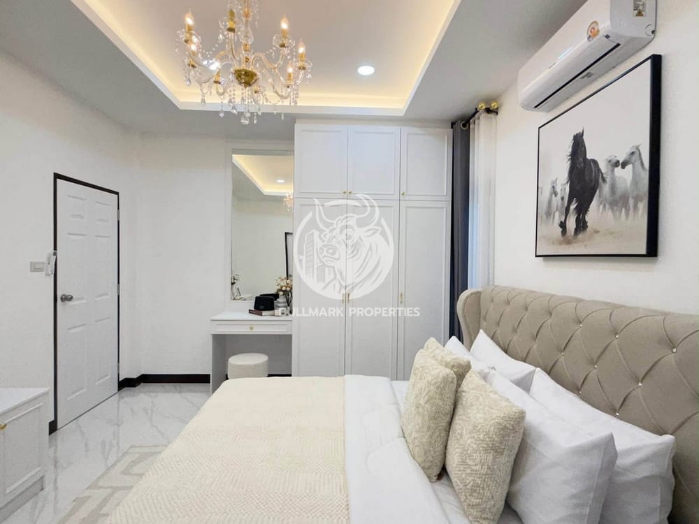 spacious-3-bedroom-house-in-ek-mongkhon-village-jomtien-pattaya-with-city-view-bmh2102