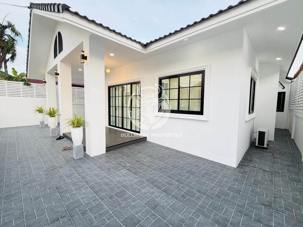 spacious-3-bedroom-house-in-ek-mongkhon-village-jomtien-pattaya-with-city-view-bmh2102