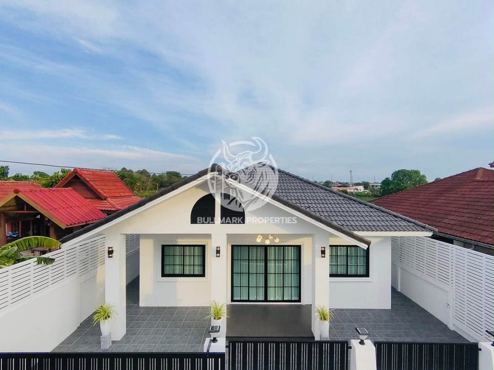 spacious-3-bedroom-house-in-ek-mongkhon-village-jomtien-pattaya-with-city-view-bmh2102