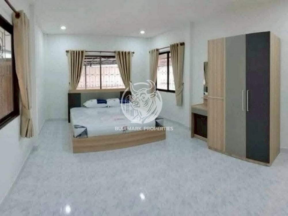 spacious-5-bedroom-house-for-rent-in-wantana-village-pattaya-city-bmh2103