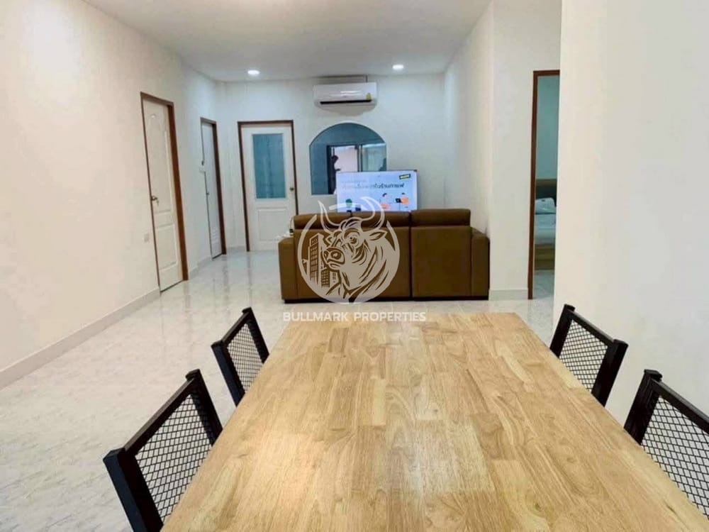 spacious-5-bedroom-house-for-rent-in-wantana-village-pattaya-city-bmh2103