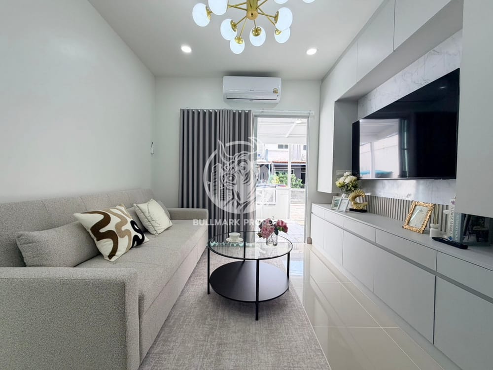3-bedroom-house-for-sale-in-bann-pruksa-boonsampan-central-pattaya-with-city-view-and-air-conditioning-bmh2136