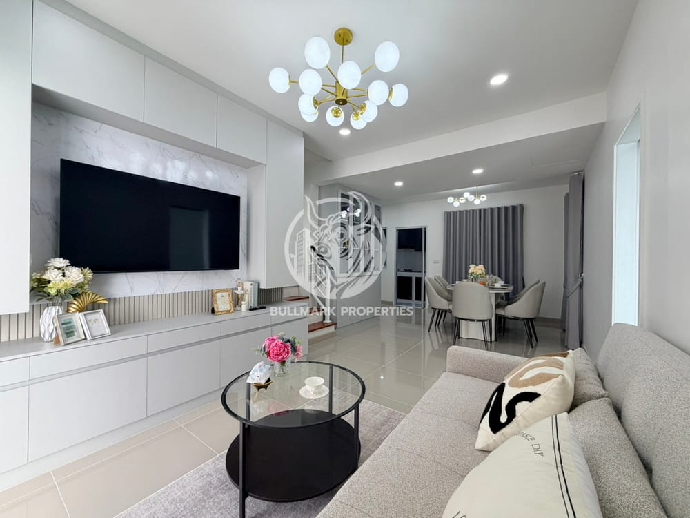 3-bedroom-house-for-sale-in-bann-pruksa-boonsampan-central-pattaya-with-city-view-and-air-conditioning-bmh2136