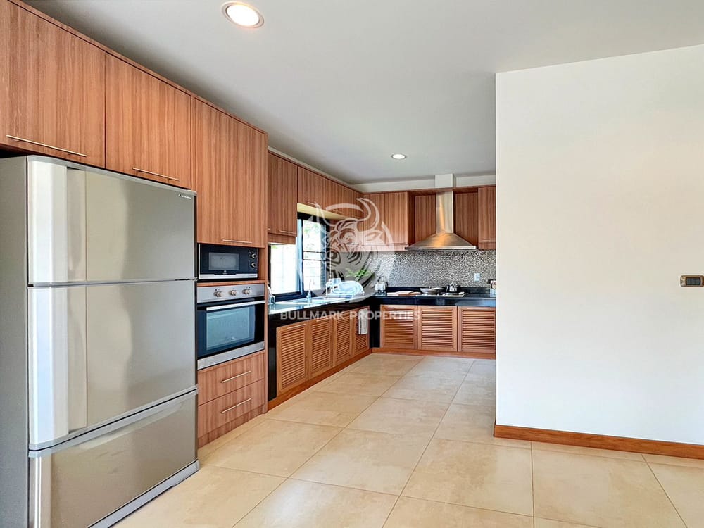 stylish-single-storey-home-in-baan-pattaya-5-near-huay-yai-and-golf-courses-bmh1525