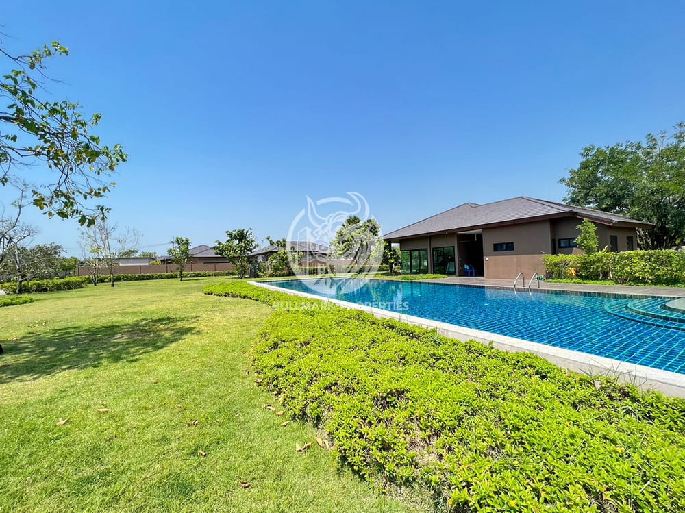 stylish-single-storey-home-in-baan-pattaya-5-near-huay-yai-and-golf-courses-bmh1525