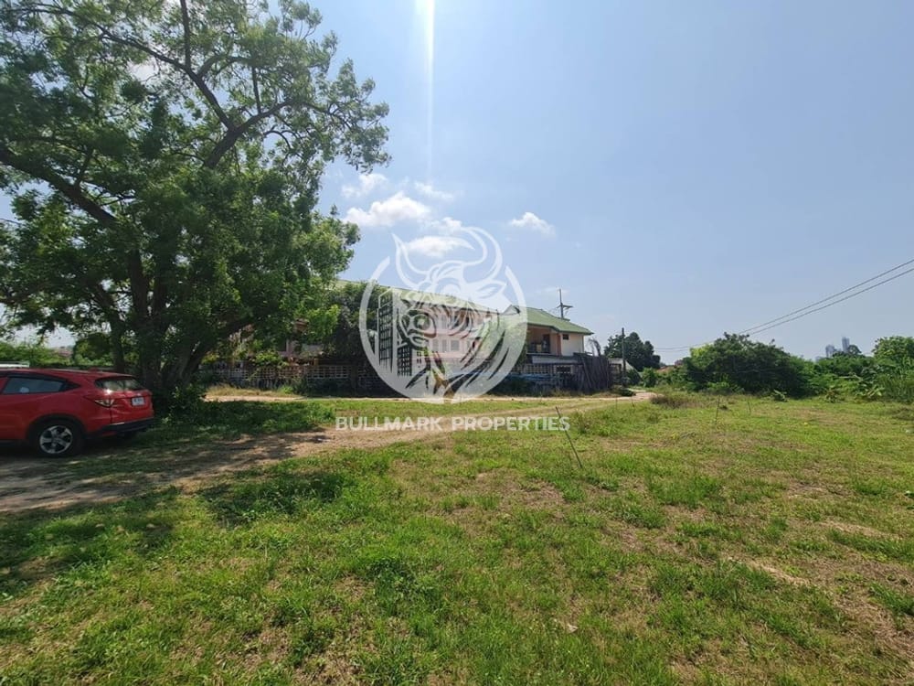 prime-land-for-sale-in-south-pattaya-17000000-bath-per-rai-great-location-near-public-transportation-bml1527