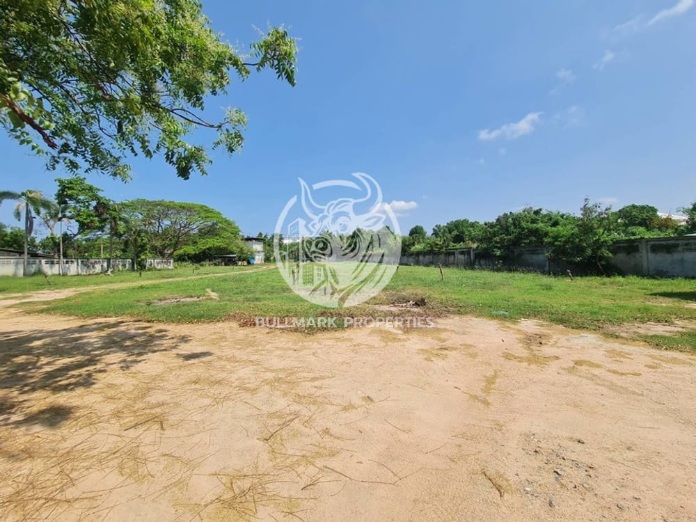 prime-land-for-sale-in-south-pattaya-17000000-bath-per-rai-great-location-near-public-transportation-bml1527