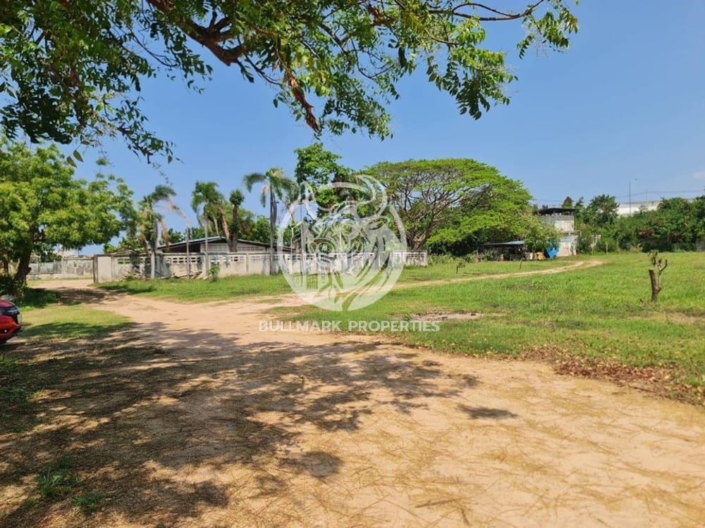 prime-land-for-sale-in-south-pattaya-17000000-bath-per-rai-great-location-near-public-transportation-bml1527