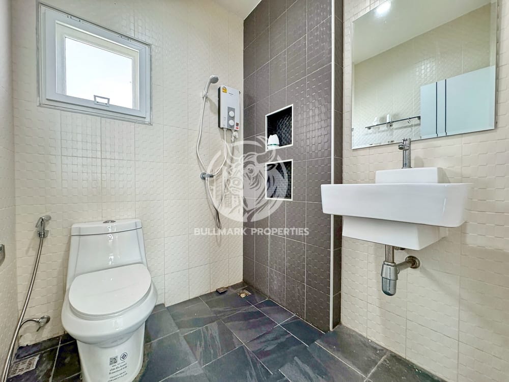 3-bedrooms-house-for-rent-at-the-pattalet-east-pattaya-bmh1532