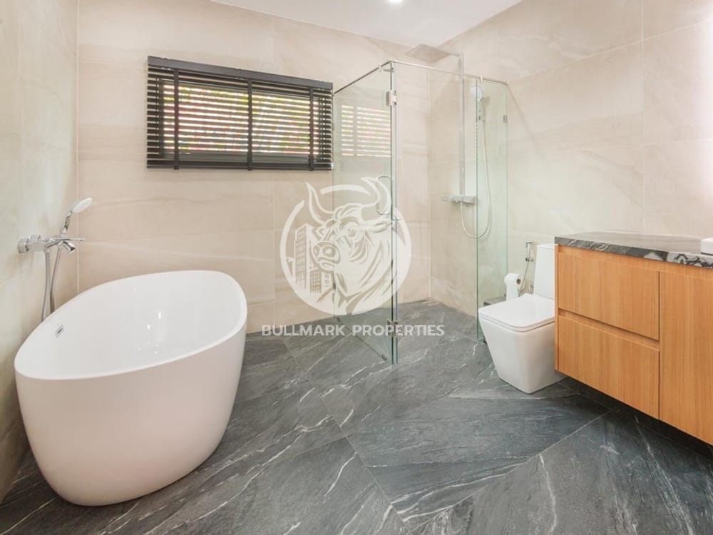 stunning-4-bedroom-pool-villa-for-sale-in-east-pattaya-bmh1547
