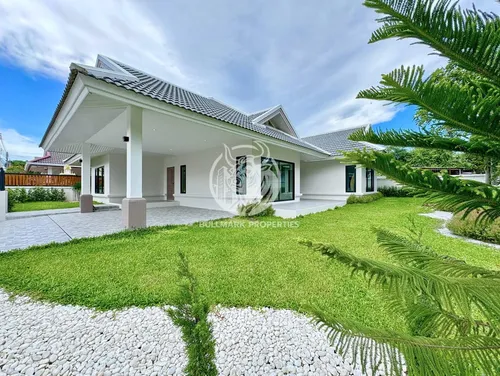 charming-3-bedroom-house-for-sale-in-european-thai-house-village-east-pattaya-bmh1580