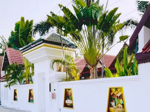 singer-house-4-bed-pool-villa-for-sale-or-rent-in-jomtien-pattaya-close-to-public-transport-bmh1682