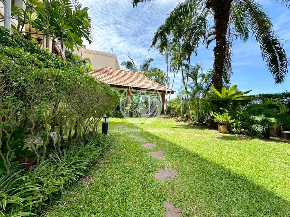 stylish-1-bedroom-condo-with-sea-view-at-executive-residence-iv-in-pratumnak-pattaya-for-sale-bmc1794