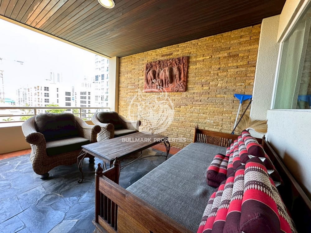 stylish-1-bedroom-condo-with-sea-view-at-executive-residence-iv-in-pratumnak-pattaya-for-sale-bmc1794