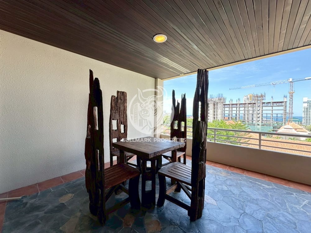 stylish-1-bedroom-condo-with-sea-view-at-executive-residence-iv-in-pratumnak-pattaya-for-sale-bmc1794