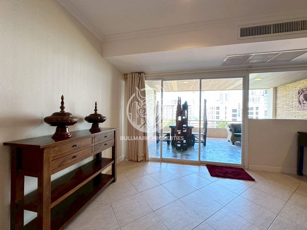 stylish-1-bedroom-condo-with-sea-view-at-executive-residence-iv-in-pratumnak-pattaya-for-sale-bmc1794