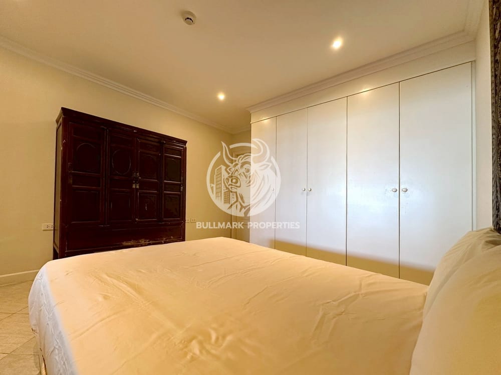 stylish-1-bedroom-condo-with-sea-view-at-executive-residence-iv-in-pratumnak-pattaya-for-sale-bmc1794