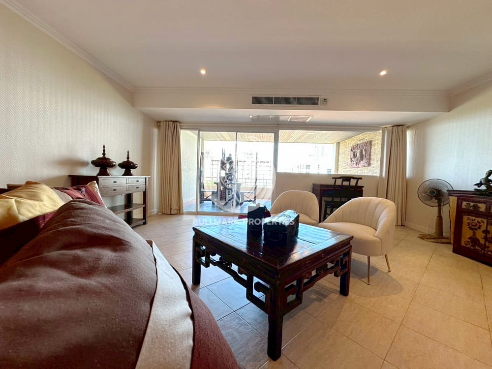 stylish-1-bedroom-condo-with-sea-view-at-executive-residence-iv-in-pratumnak-pattaya-for-sale-bmc1794