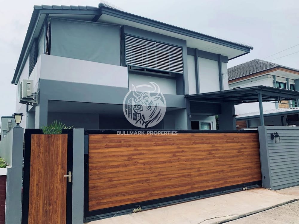 spacious-3-bedroom-house-for-rent-in-uraiwan-park-view-east-pattaya-bmh1796