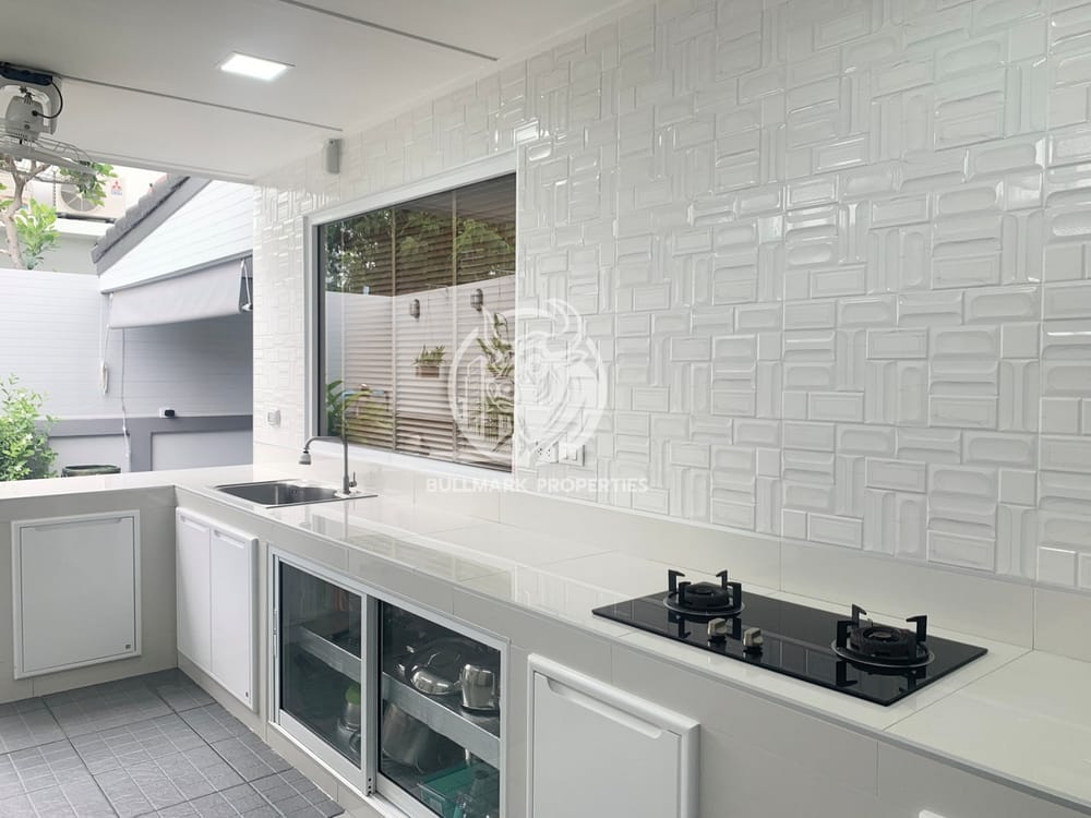 spacious-3-bedroom-house-for-rent-in-uraiwan-park-view-east-pattaya-bmh1796