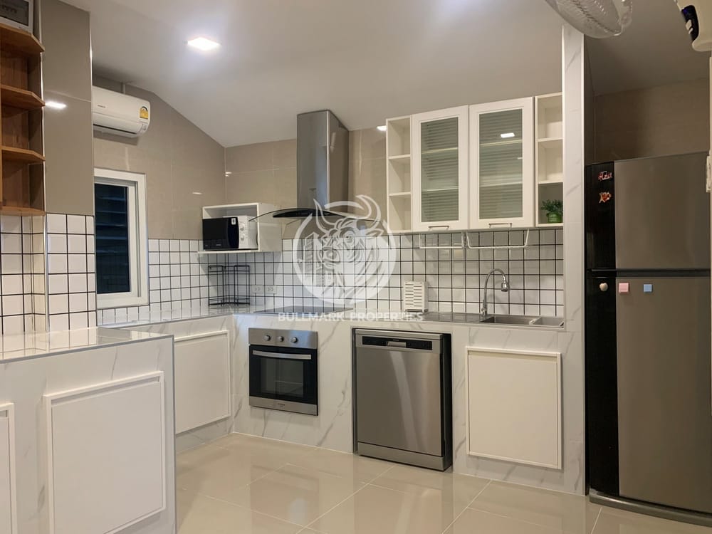 spacious-3-bedroom-house-for-rent-in-uraiwan-park-view-east-pattaya-bmh1796