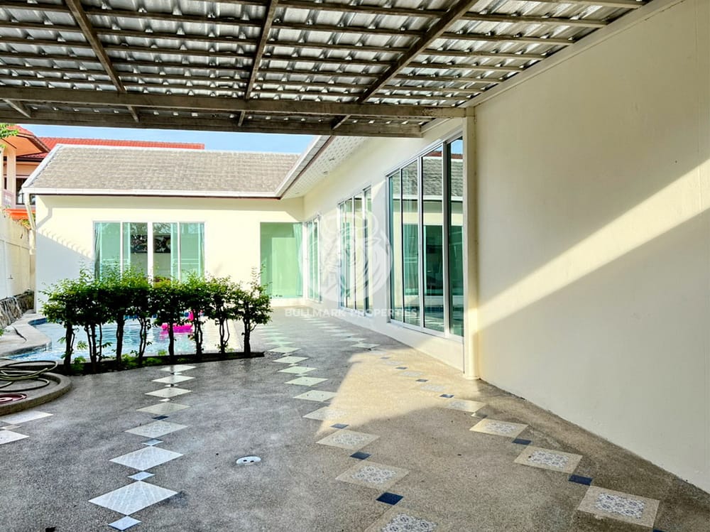 charming-3-bedroom-with-private-pool-for-rent-on-east-pattaya-bmh1797