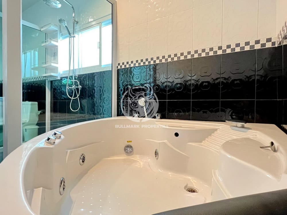 charming-3-bedroom-with-private-pool-for-rent-on-east-pattaya-bmh1797