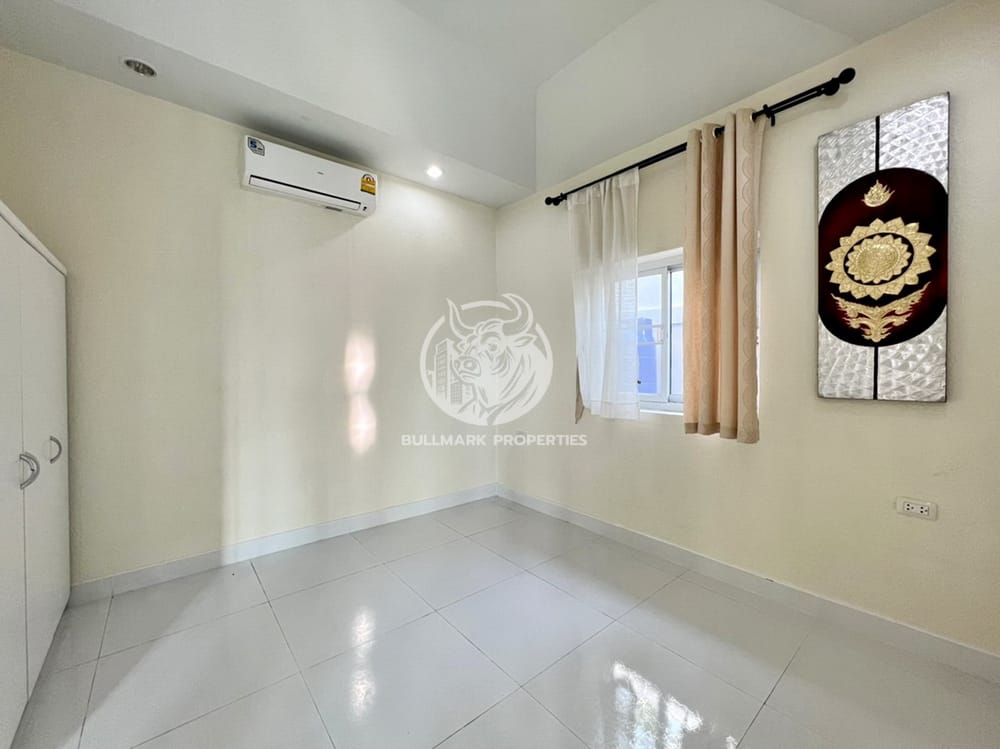 charming-3-bedroom-with-private-pool-for-rent-on-east-pattaya-bmh1797