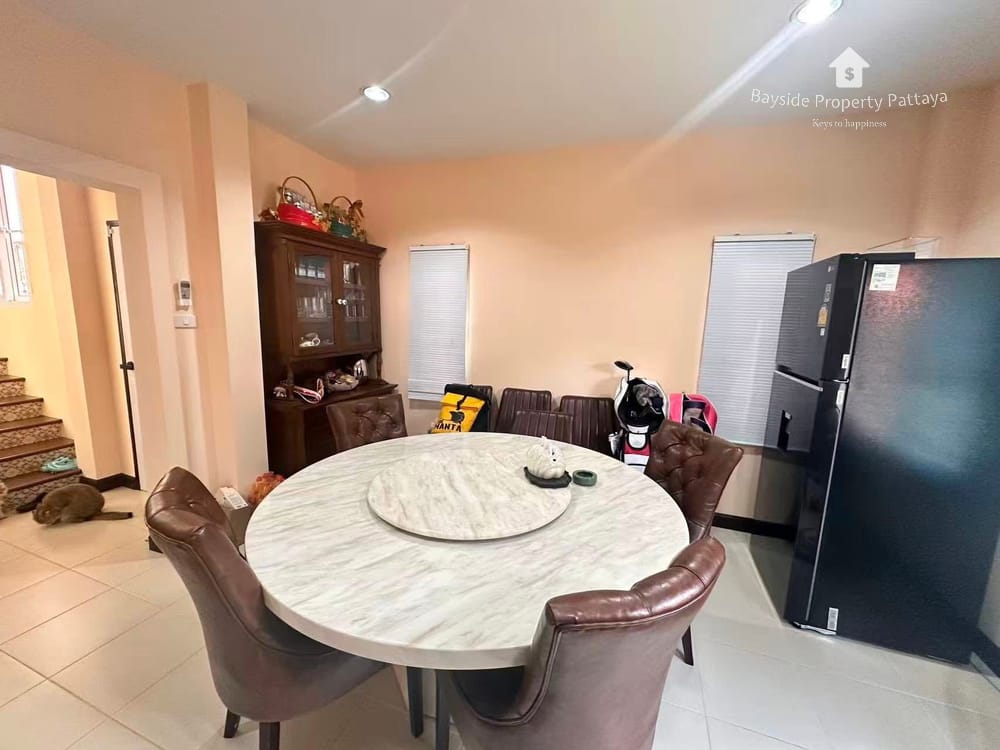 Geräumiges Haus mit 3 Schlafzimmern & Klimaanlage in East Pattaya zu verkaufen 8