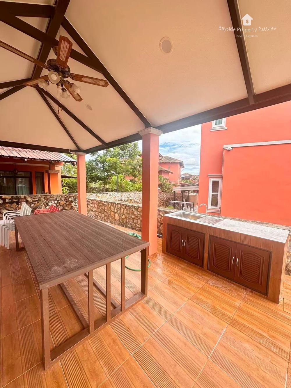 Geräumiges Haus mit 3 Schlafzimmern & Klimaanlage in East Pattaya zu verkaufen 3