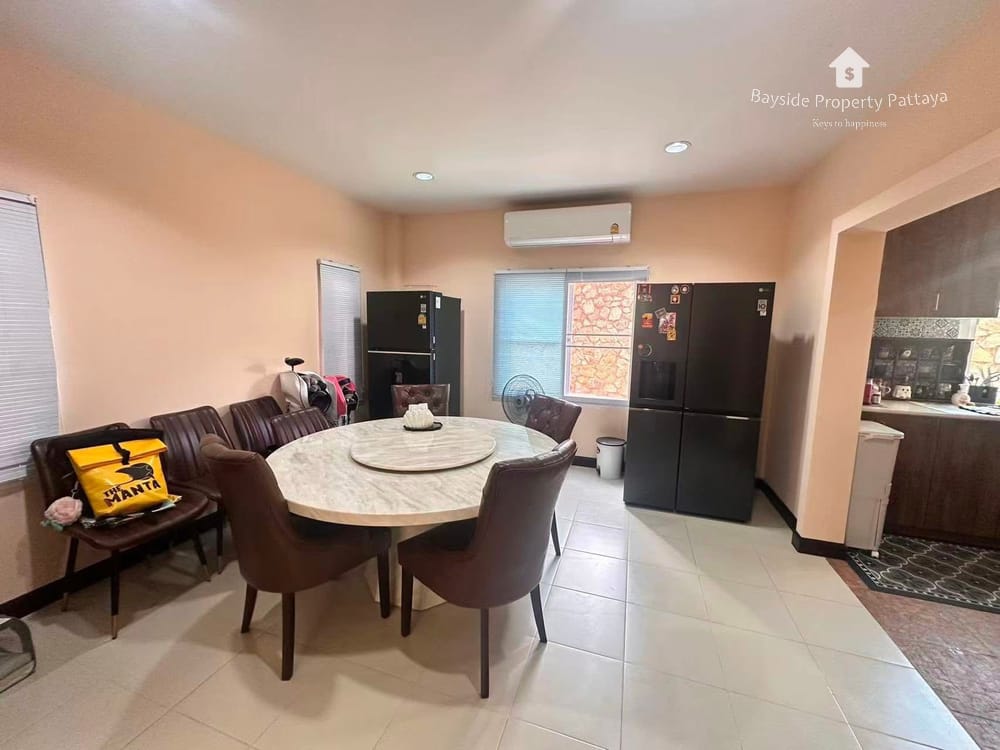 Geräumiges Haus mit 3 Schlafzimmern & Klimaanlage in East Pattaya zu verkaufen 9
