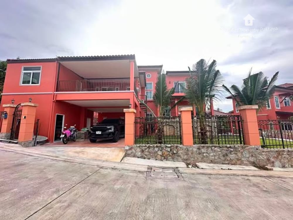 Geräumiges Haus mit 3 Schlafzimmern & Klimaanlage in East Pattaya zu verkaufen 1