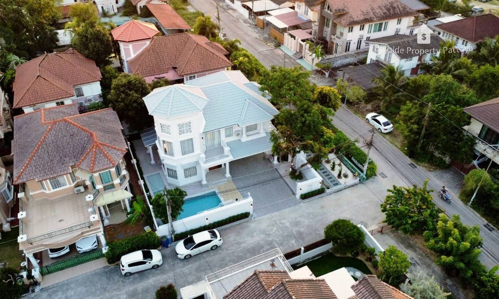 Luxury Villa for Sale in Na Kluea, Pattaya - 4 Bedrooms with Air Conditioning 3