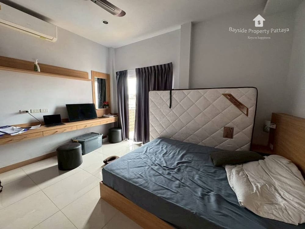 Geräumige Poolvilla mit 5 Schlafzimmern zum Verkauf in Pattaya City 6