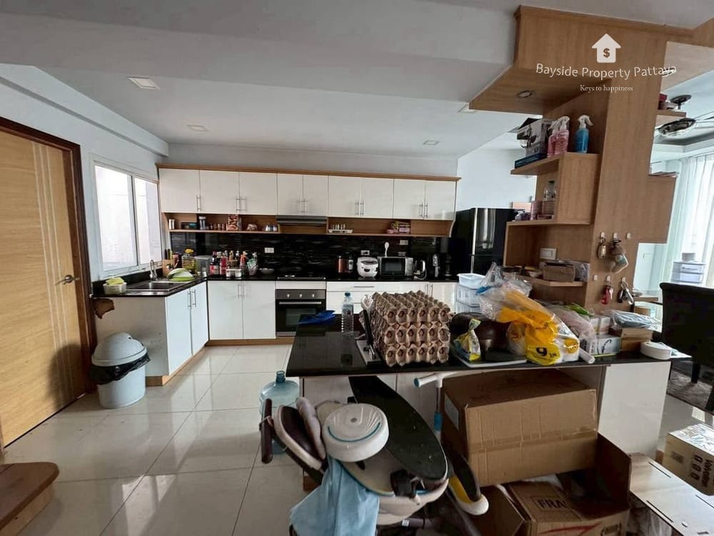 Geräumige Poolvilla mit 5 Schlafzimmern zum Verkauf in Pattaya City 4