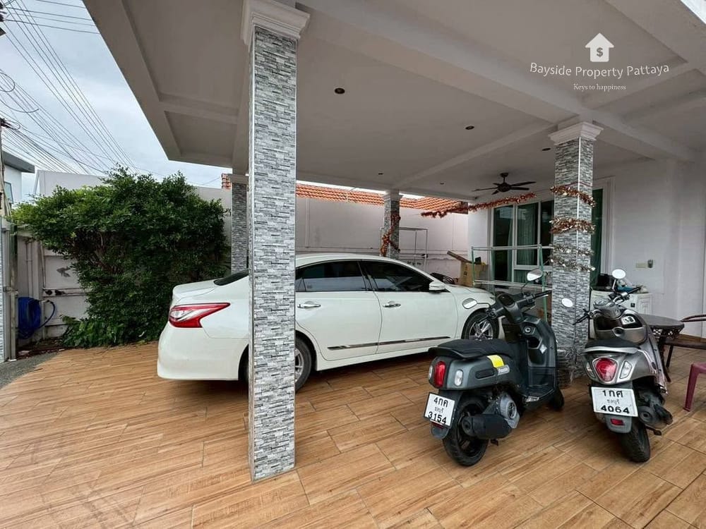 Geräumige Poolvilla mit 5 Schlafzimmern zum Verkauf in Pattaya City 8